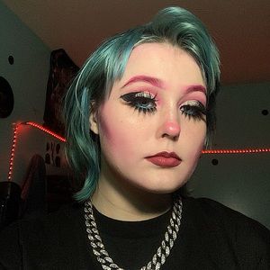 Meet your Posher, Harley